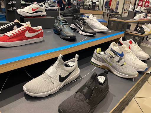 Shoe Store «Finish Line», reviews and photos, 2801 Stevens Creek Blvd, Santa Clara, CA 95050, USA