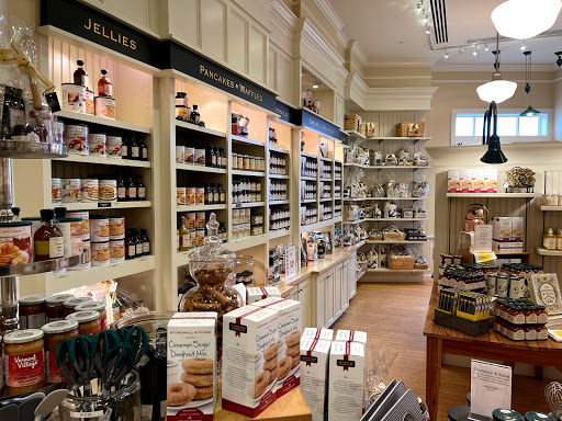 Shopping Mall «The Promenade Shops at Evergreen Walk», reviews and photos, 501 Evergreen Way #503, South Windsor, CT 06074, USA