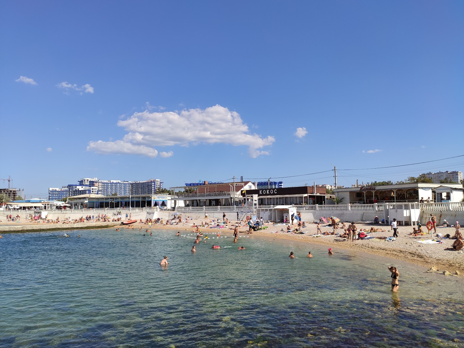 Victory Park beach'in fotoğrafı turkuaz saf su yüzey ile
