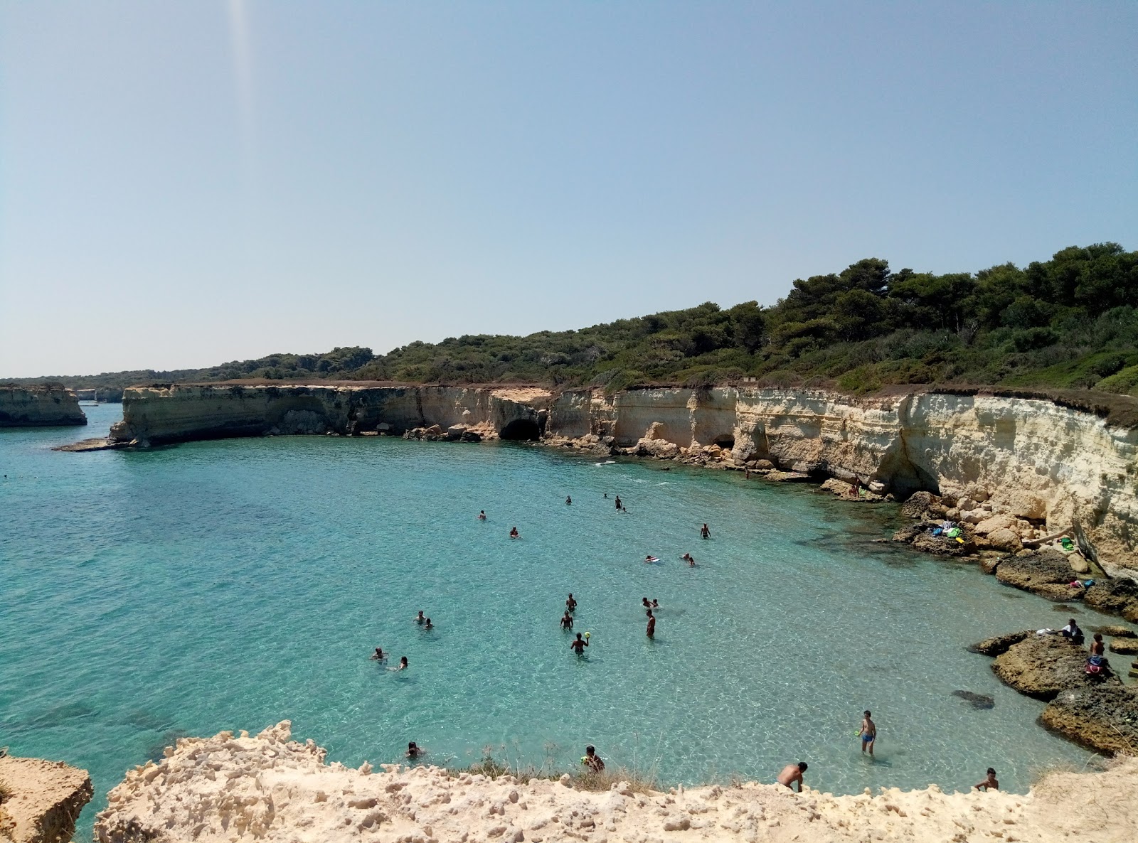Fotografie cu Spiaggia della Punticeddha cu o suprafață de apă pură albastră
