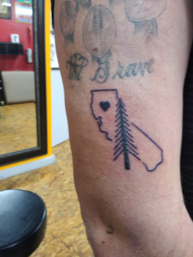 Tattoo Shop «12 Volt Tattoo Chico», reviews and photos, 194 E 8th St, Chico, CA 95928, USA