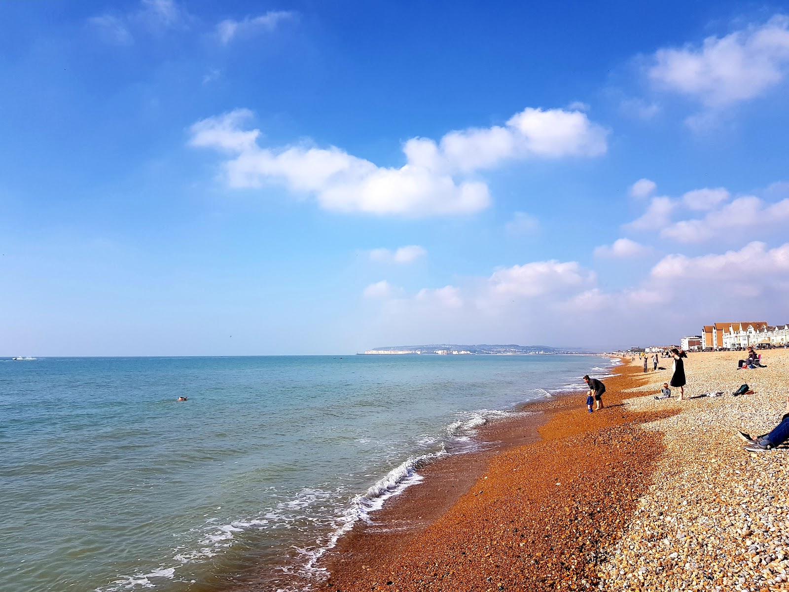 Foto von Seaford Strand mit langer gerader strand