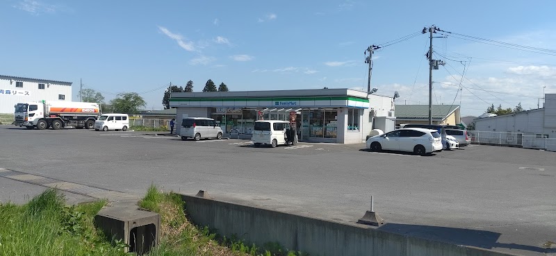 ファミリーマート 十和田一本木沢店