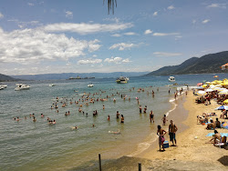 Praia das Pedras Miudas'in fotoğrafı uçurumlarla desteklenmiş