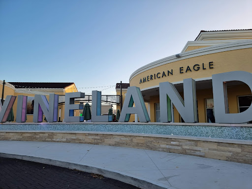 Clothing Store «AEO Factory Store», reviews and photos, 8200 Vineland Ave Suite 101, Orlando, FL 32821, USA