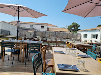 Atmosphère du Bar-restaurant à huîtres Huitres et ma RÉ - ostréiculteur à Rivedoux-Plage - n°5