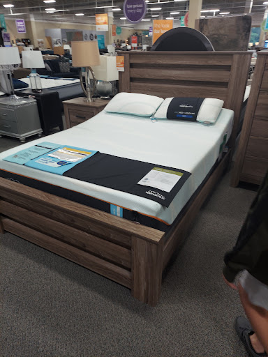 Furniture Store «Raymour & Flanigan Furniture and Mattress Store», reviews and photos, 50 Hale Rd, Manchester, CT 06040, USA