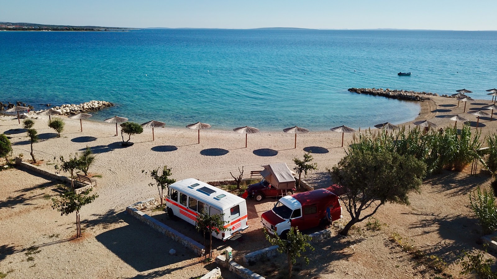 Foto di Terra Park beach con una superficie del piccoli ciottoli beige
