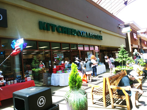 Shopping Mall «Woodburn Premium Outlets», reviews and photos, 1001 N Arney Rd, Woodburn, OR 97071, USA