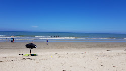 Foto van Shabandar Beach met een ruime kustlijn