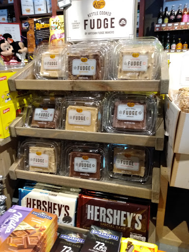 American Restaurant «Cracker Barrel Old Country Store», reviews and photos, 111 Dunson Ln, Davenport, FL 33896, USA