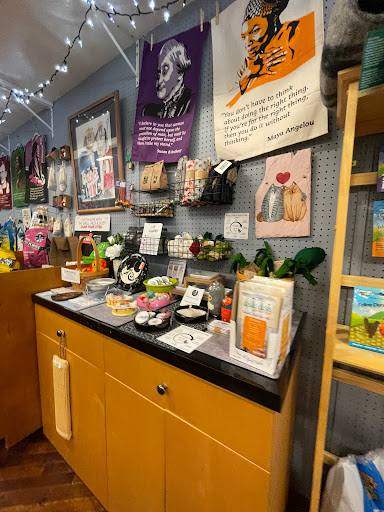 Pet Store «Reigning Cats & Dogs», reviews and photos, 219 E Davis St, Culpeper, VA 22701, USA