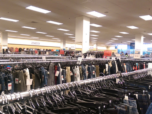 Department Store «Nordstrom Rack Rivers Edge Shopping Center», reviews and photos, 4036 E 82nd St, Indianapolis, IN 46250, USA