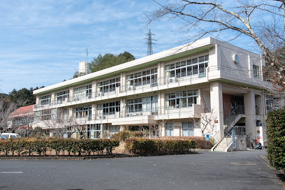 奥多摩日本語学校（旧 古里中学校）