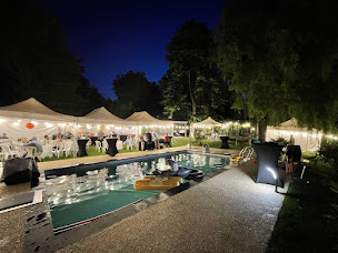 Photo n°3 de 9Cube Location Chapiteau Barnum Mobilier Paris et IDF à Guermantes ()