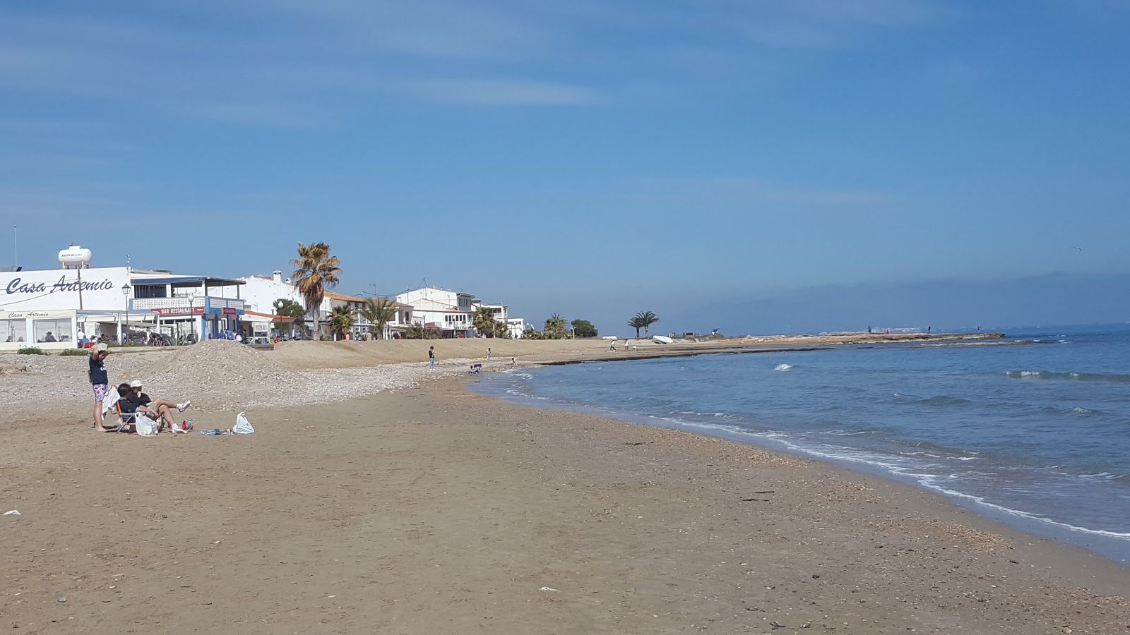 Foto van Platja de la Ribera 2 met bruin zand oppervlakte