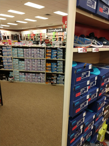 Shoe Store «Famous Footwear», reviews and photos, 2265 Walker Lake Rd, Mansfield, OH 44903, USA