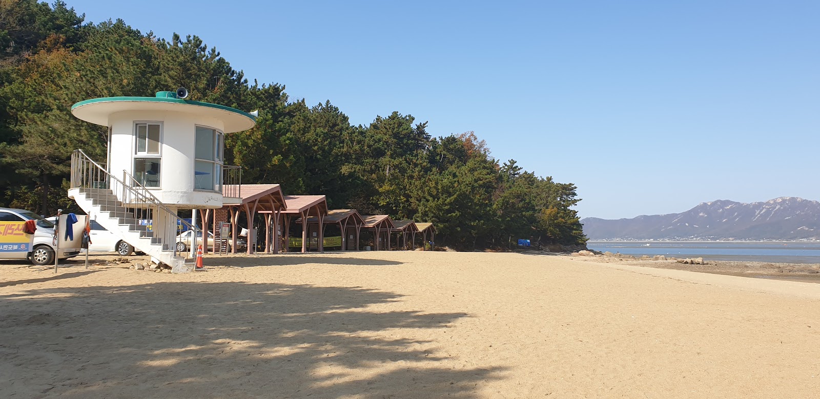 Φωτογραφία του Sugi Beach παροχές περιοχής