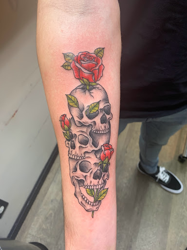 Tattoo Shop «Up In Arms Tattoos and Piercings», reviews and photos, 539 Carnot Rd, Moon, PA 15108, USA