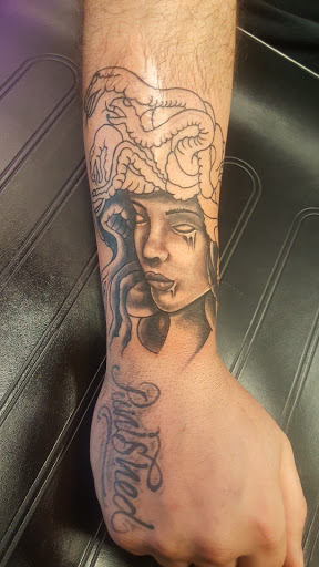 Tattoo Shop «The Ink Link Tattoo Co.», reviews and photos, 512 S 13th St, Omaha, NE 68102, USA