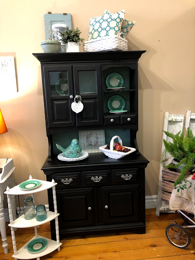 Consignment Shop «The Boulevard Boutique», reviews and photos, 5 S Washington St, Oxford, MI 48371, USA