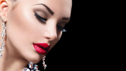 International Makeup Academy - Formation maquillage professionnel - artistique et relooking à Biot