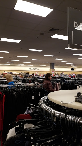 Department Store «Nordstrom Rack Sunset Valley Shopping Center», reviews and photos, 5601 Brodie Ln, Sunset Valley, TX 78745, USA
