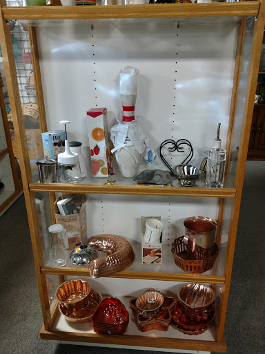 Thrift Store «Freedom Treasures Resale Store», reviews and photos, 7570 Cooley Lake Rd, Waterford Twp, MI 48327, USA