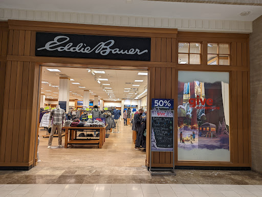 Eddie Bauer, 101 Hawthorn Center, Vernon Hills, IL 60061, USA, 