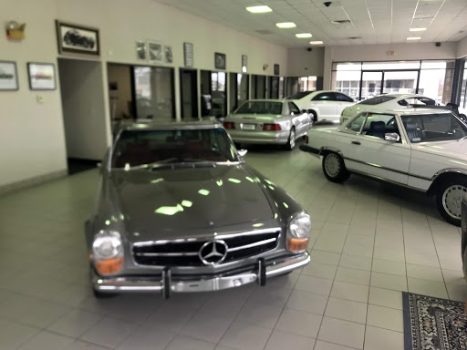 Car Dealer «LUXURY CAR OUTLET», reviews and photos, 751 W Roosevelt Rd, Lombard, IL 60106, USA