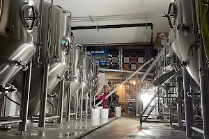 Five Dimes Brewery image