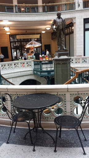 Shopping Mall «The Shops of Grand Avenue», reviews and photos, 275 W Wisconsin Ave, Milwaukee, WI 53203, USA