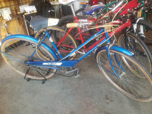 Bicycle Repair Shop «Richmond Re-Cycles Bicycle Shop», reviews and photos, 2621 W Cary St, Richmond, VA 23220, USA