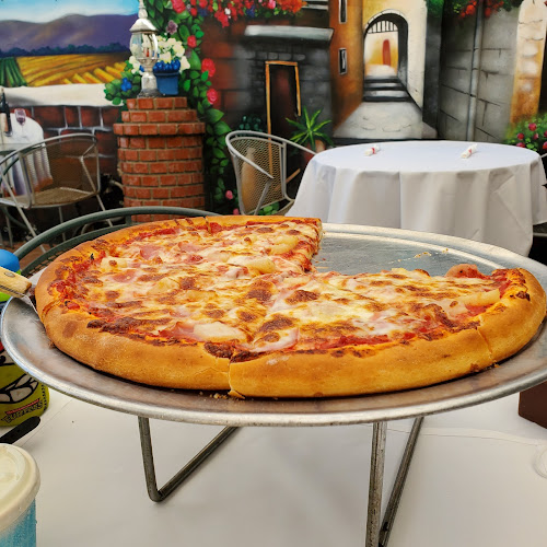 #1 best pizza place in Torrance - Hank's Italian Restaurant