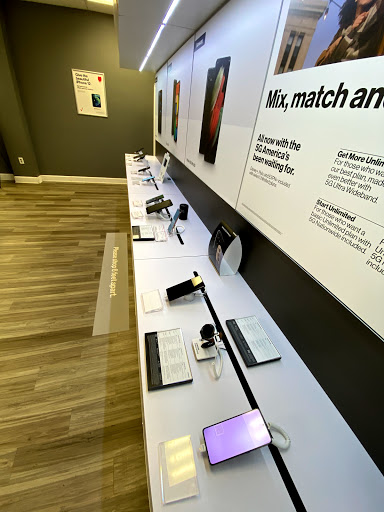 Cell Phone Store «Verizon Wireless - TCC», reviews and photos, 7339 52nd Pl E, Bradenton, FL 34203, USA