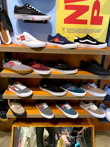 Shoe Store «Vans», reviews and photos, 1314 Pacific Coast Hwy, Hermosa Beach, CA 90254, USA