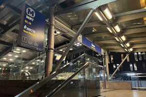 Huai Khwang MRT Station image