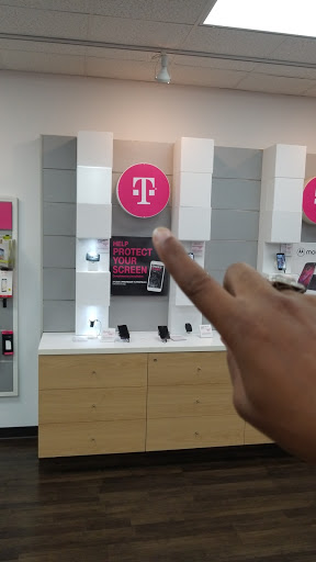Cell Phone Store «T-Mobile», reviews and photos, 1578 Hempstead Pike, Elmont, NY 11003, USA