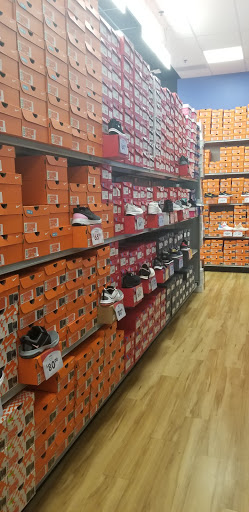 Shoe Store «Shoe Carnival», reviews and photos, 2700 N Narragansett Ave, Chicago, IL 60639, USA