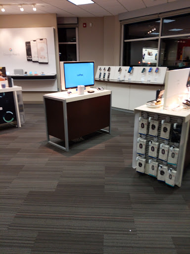Cell Phone Store «Verizon», reviews and photos, 1201 Kings Hwy, Fairfield, CT 06824, USA