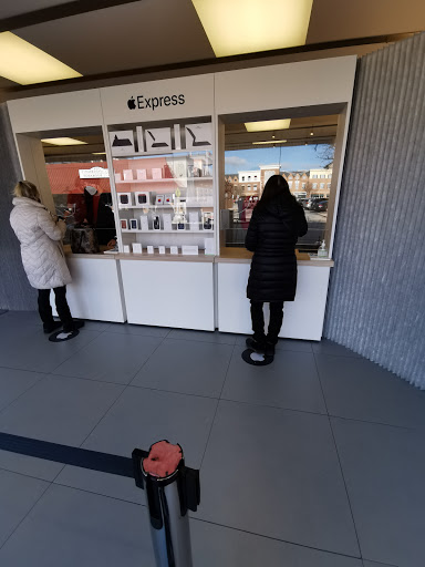 Computer Store «Apple Main Place», reviews and photos, 120 W Jefferson Ave, Naperville, IL 60540, USA