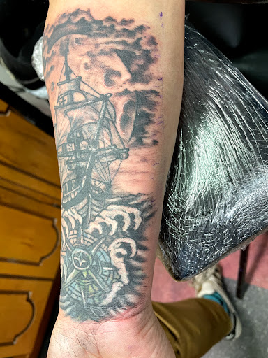 Tattoo Shop «Hall of Tattoos», reviews and photos, 328 E Main St, Norman, OK 73069, USA