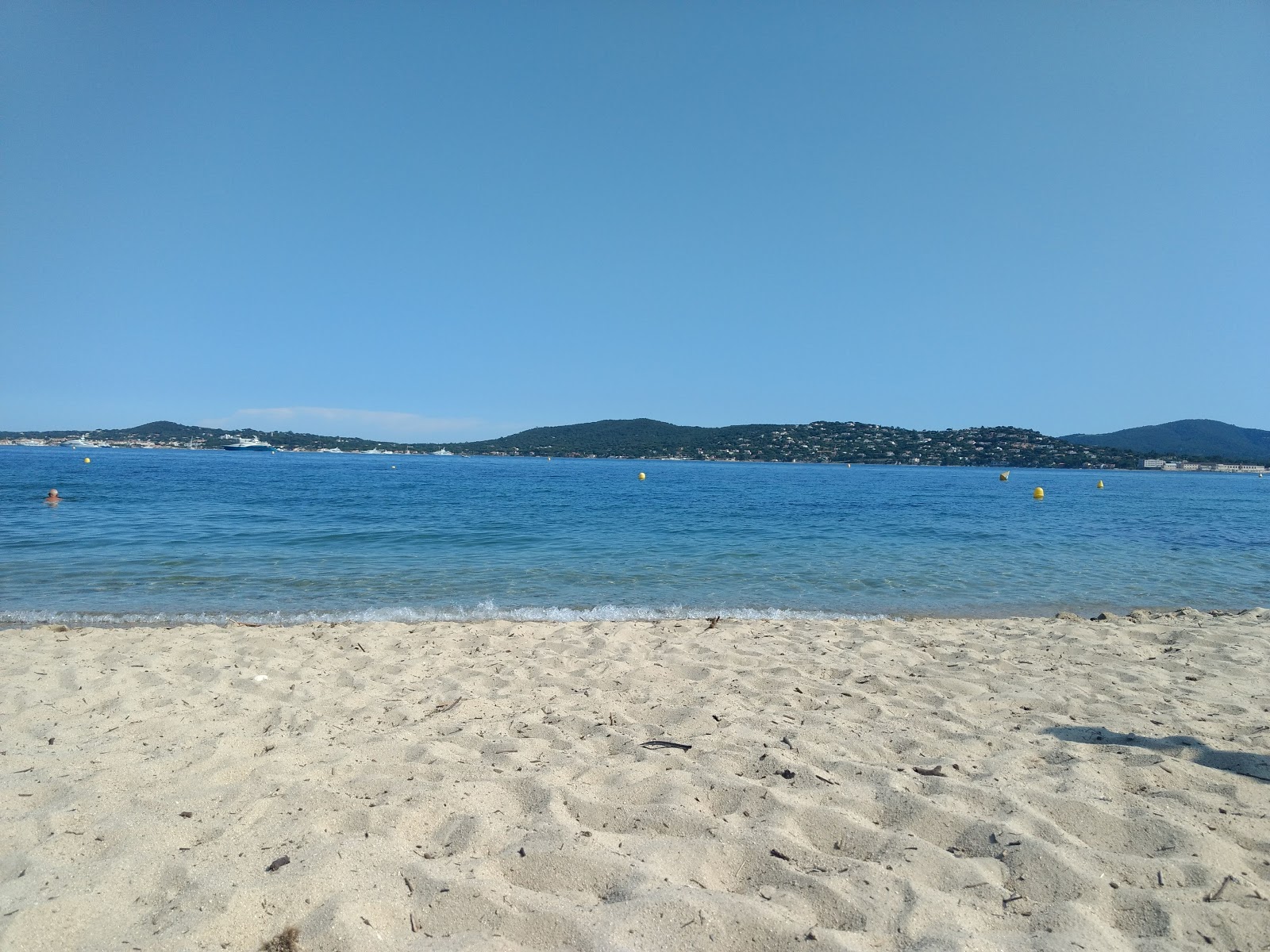 Plage du Gros Pin beach (Les Cagnignons, Var) on the map with photos ...