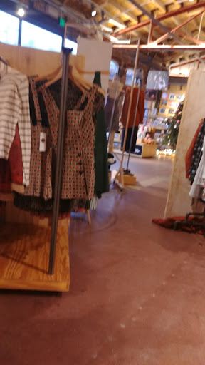 Clothing Store «Urban Outfitters», reviews and photos, 1140 Bardstown Rd, Louisville, KY 40204, USA