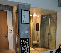 Ella Bar photo
