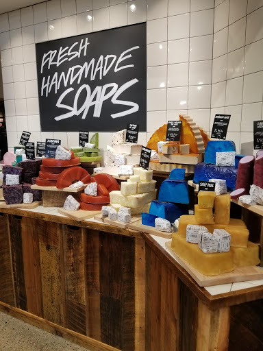 Cosmetics Store «LUSH», reviews and photos, 4999 Old Orchard Shopping Center K23, Skokie, IL 60077, USA