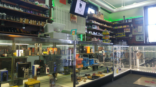 Tobacco Shop «La Tia Smoke Shop», reviews and photos, 154 Maverick St, East Boston, MA 02128, USA