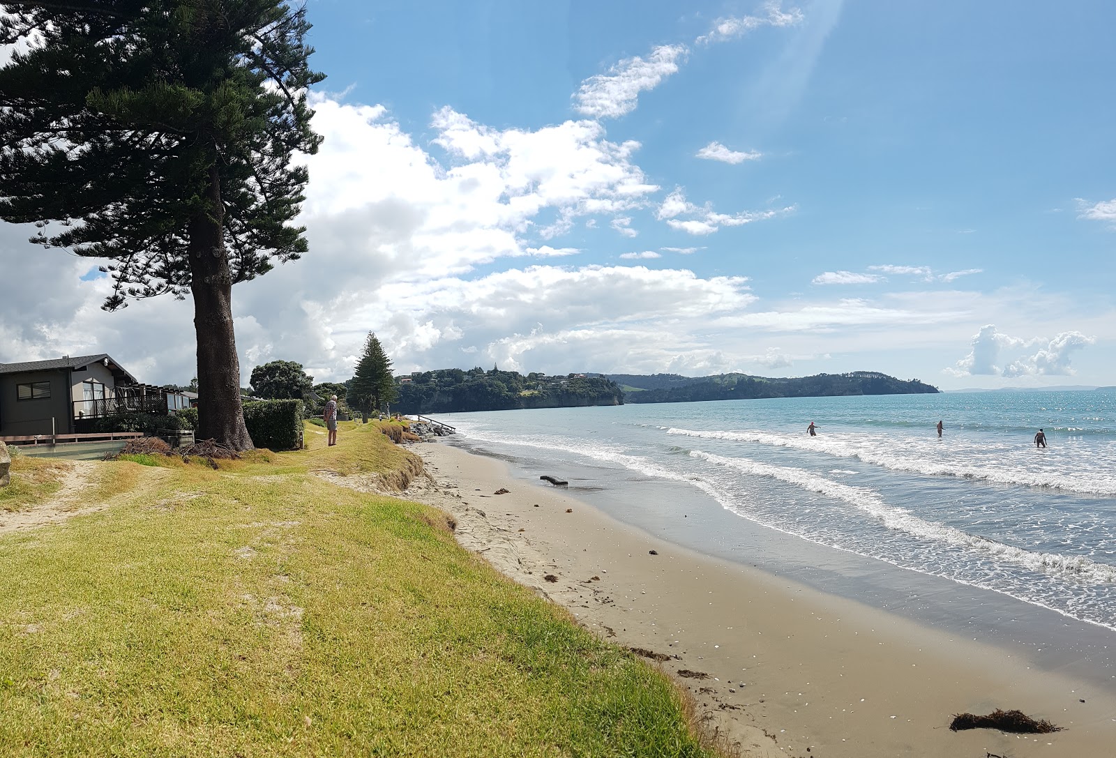 Fotografie cu Orewa Beach și așezarea