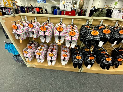 Uniform Store «Scrub Pro Uniforms & Gallo Clothing», reviews and photos, 78 Mountain Rd, Glen Burnie, MD 21060, USA