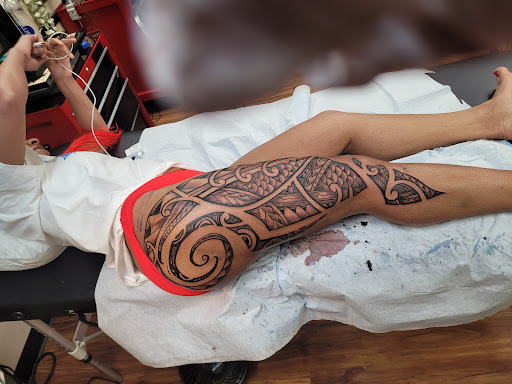 Explore honeycomb tattoo ideas, creative tattoo ideas in Honolulu, available at Skin Deep Tattoo and Piercing Waikiki